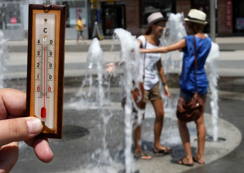 Vrućine se nastavljaju, krajem tjedna moguća velika promjena vremena