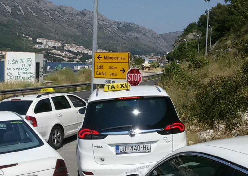 Fizički sukob taksista i vozača Ubera u Dubrovniku