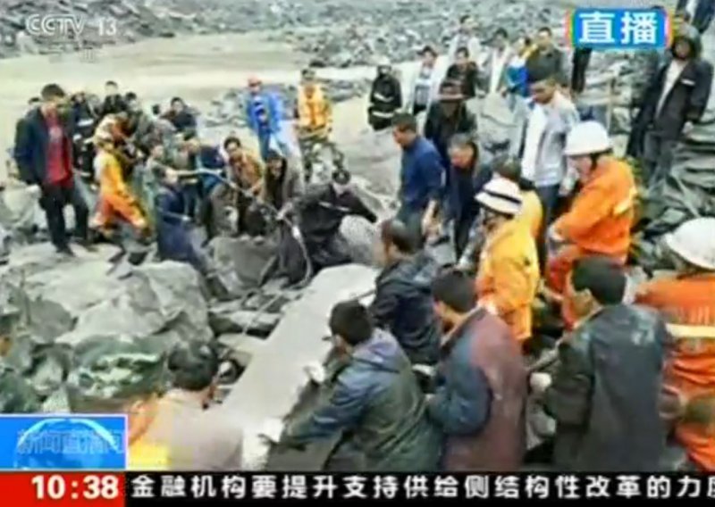 U odronu tla u Kini nestala 141 osoba