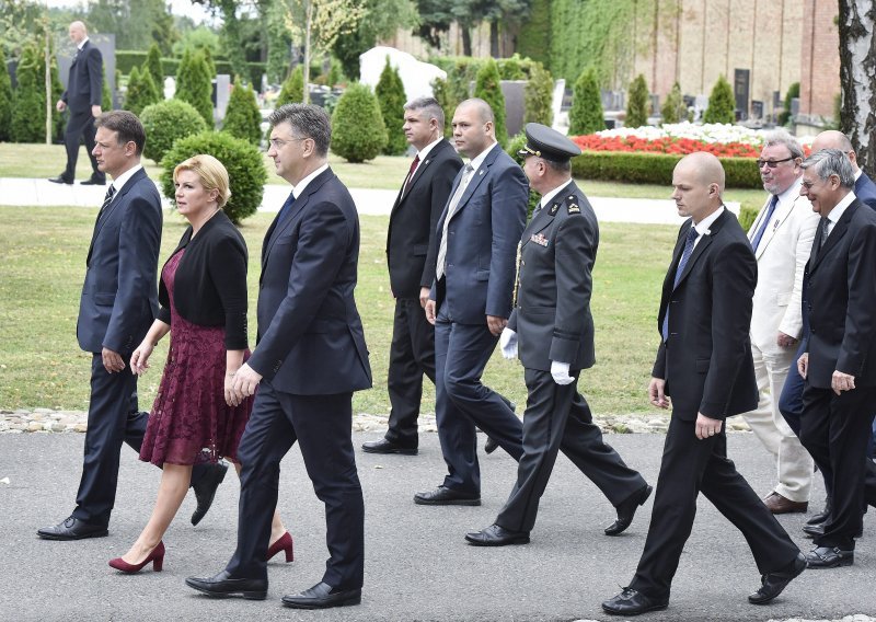 Otkrili smo tko upravlja državom dok je kompletan državni vrh izvan zemlje
