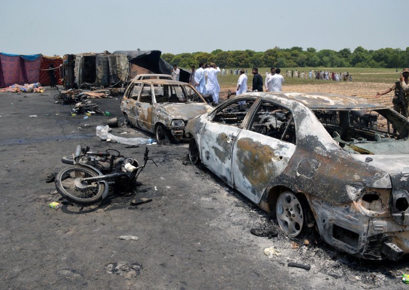 Broj mrtvih u eksploziji cisterne u Pakistanu porastao na 146