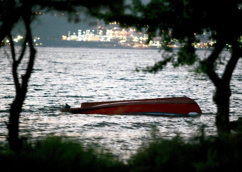 Na Krku se prevrnula barka, 65-godišnjak se utopio