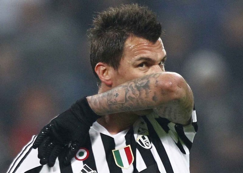 Ruganje Mandžukiću u svlačionici Juventusa ne prestaje