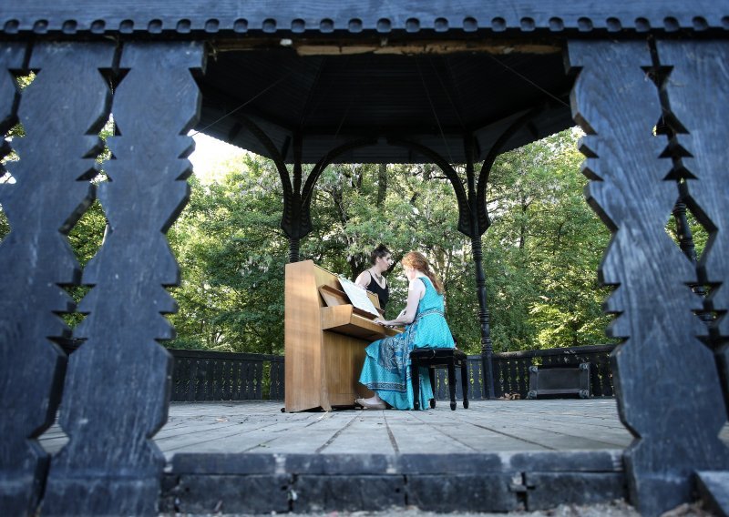 U parku Tuškanac poslušajte kako zvuči Bach u spoju harmonike i glasovira