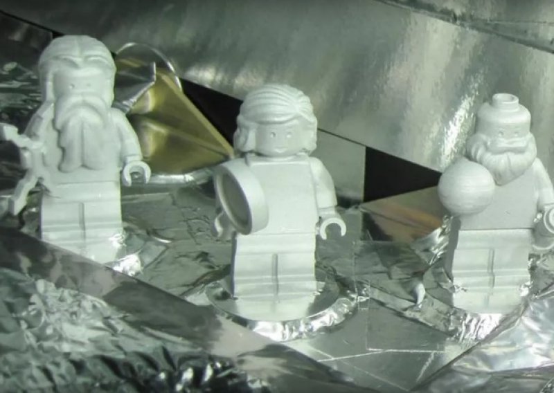 Što Lego figurice rade na 800 milijuna kilometara od Zemlje?