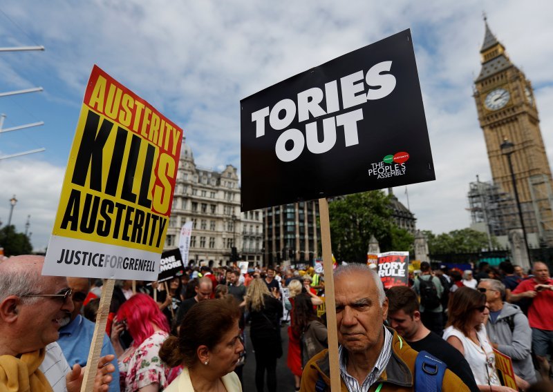 Tisuće ljudi prosvjedovale u Londonu protiv vlade Therese May