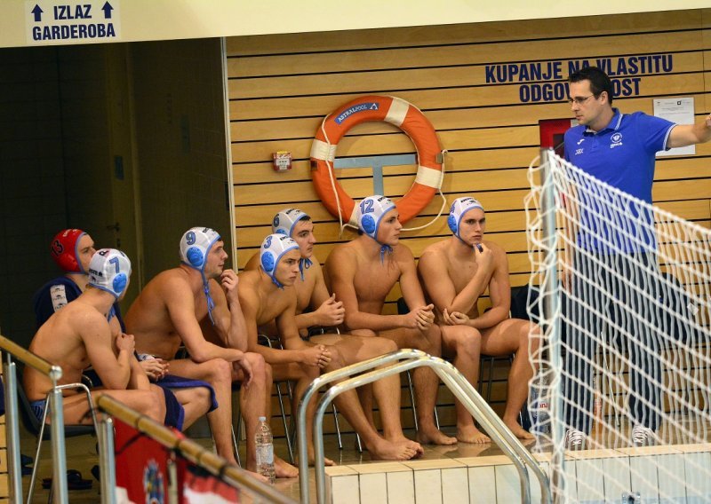 Slavni hrvatski klub na rubu propasti, spašavaju ga legende