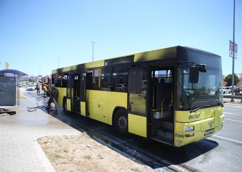 Vatra u trenu progutala Prometov autobus u Splitu