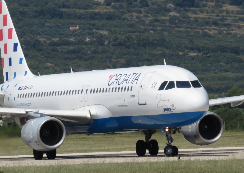 Grom udario u avion Croatia Airlinesa netom prije slijetanja