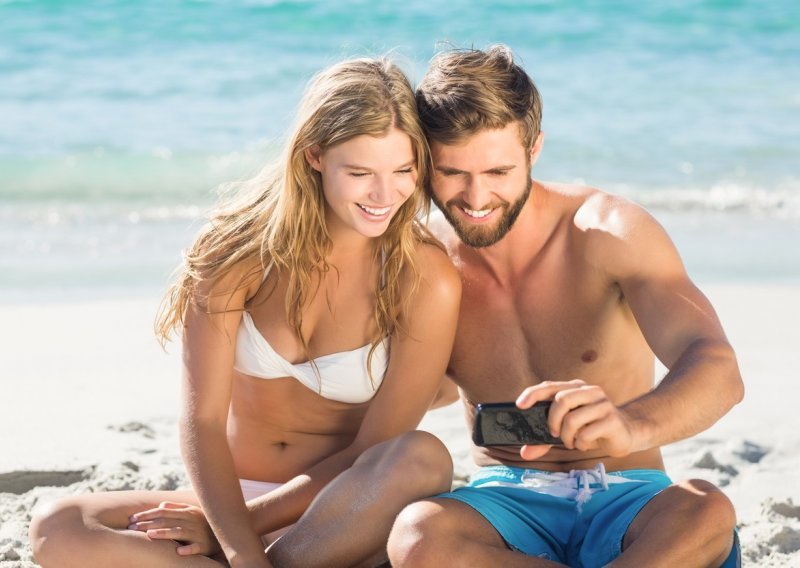 Mobitel na plaži - kako ga zaštititi, gdje sakriti?