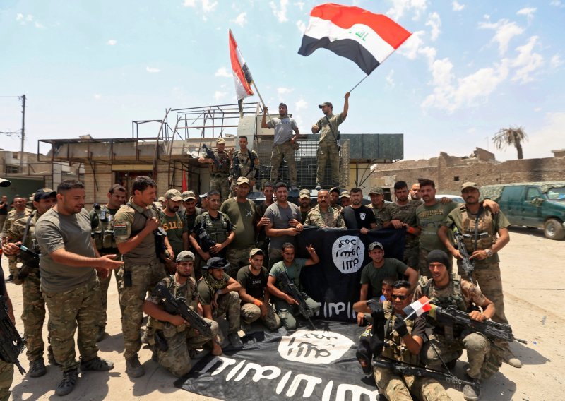 Irački premijer proglasio pobjedu na IS-om u oslobođenom Mosulu