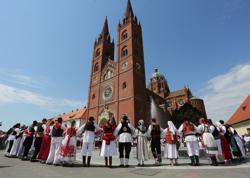 Pogledajte kako je izgledao mimohod 51. Đakovačkih vezova