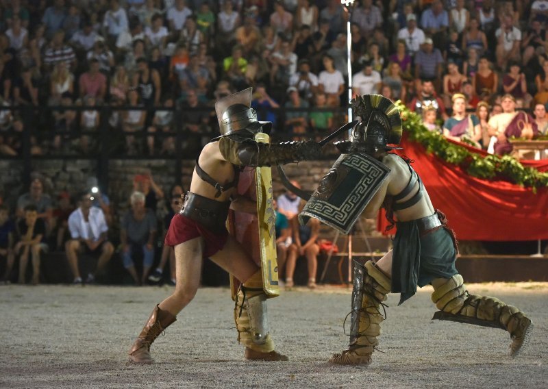 Pogledajte kako danas izgledaju žestoke borbe gladijatora