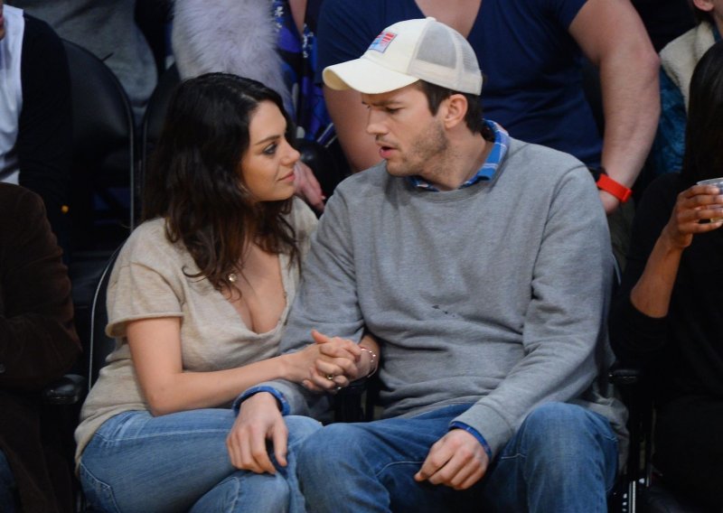 Duhovitom objavom na Instagramu Mila Kunis i Ashton Kutcher demantirali napise o razvodu