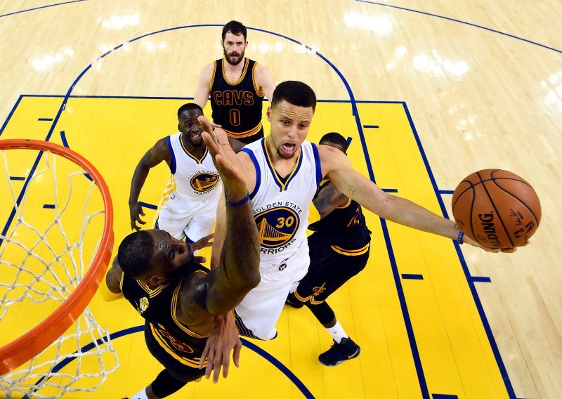 Golden State razbio Cleveland sa 33 razlike; tome se nisu nadali!