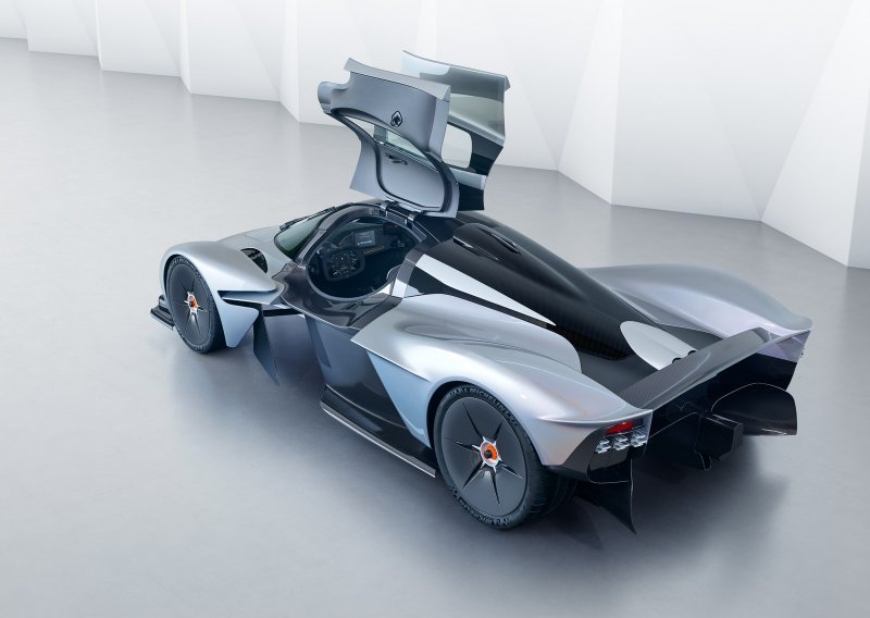 Samo Bog zna kako će kupci uspjeti sjest u novi Aston Martin Valkyrie