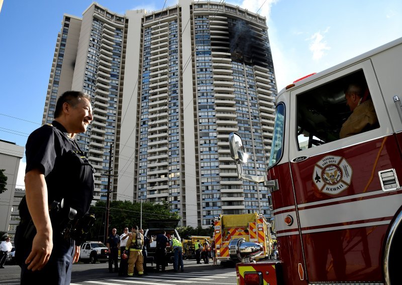 Požar zahvatio 36-katni neboder u Honolulu, najmanje troje poginulih