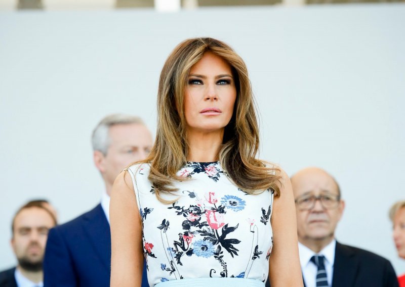 Melania Trump oduševila Parižanke: Cvjetna Valentino haljina za vojni mimohod