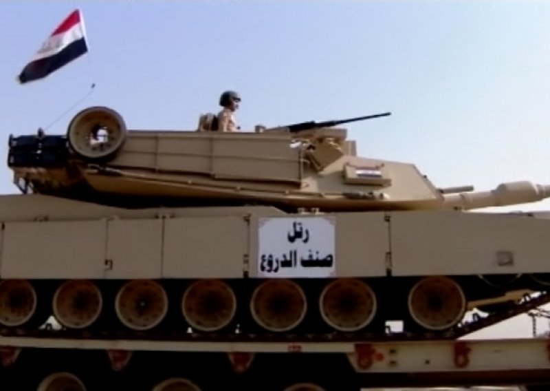 Iračke vojne snage paradom u Bagdadu slave pobjedu nad IS-om