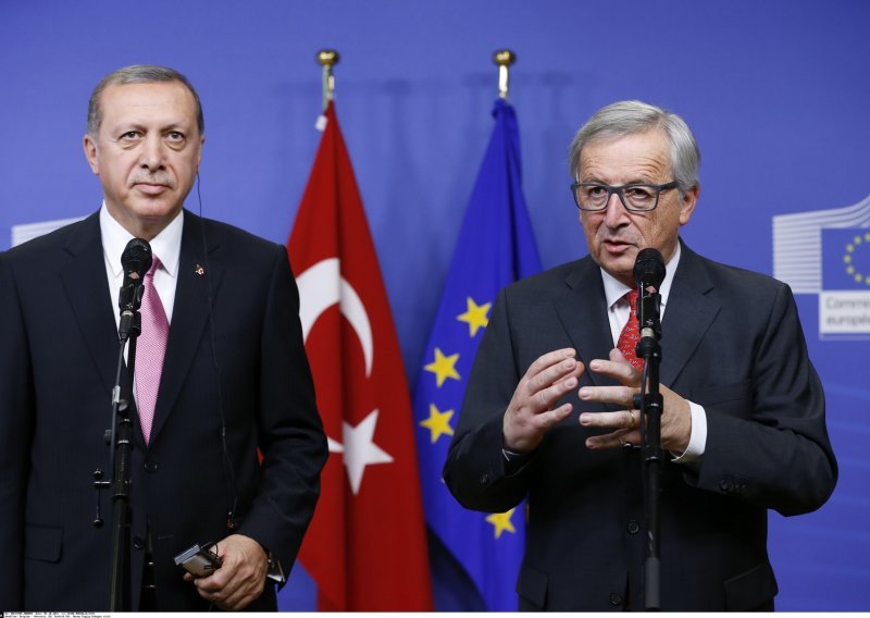 Juncker spustio Erdoganu: Nema članstva u EU bez poštivanja demokracije