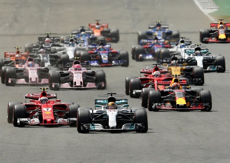 Hamiltonu laka pobjeda, Vettel doživio katastrofu u zadnjem krugu!