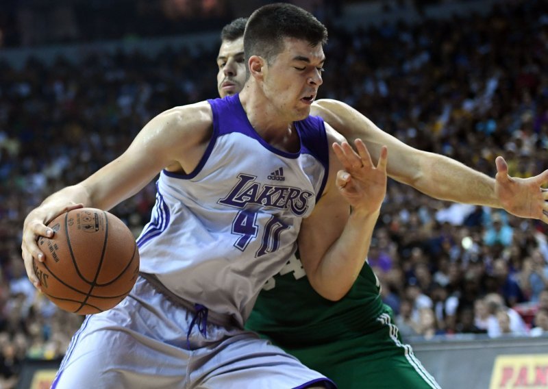 Mladi Hrvat Zubac nakon otkazivanja izborniku dominira u Lakersima!