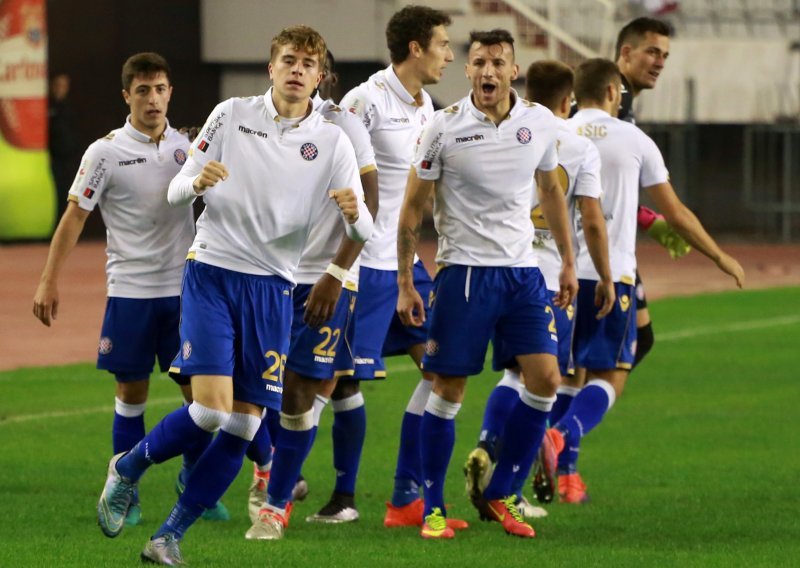 Ludilo na Poljudu, Hajduk prošao Dance