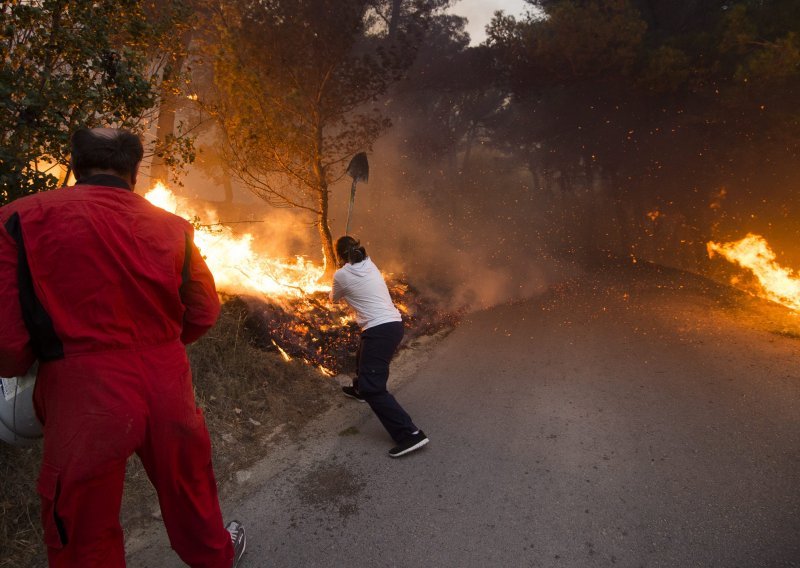 Veliki požar kod Mostara, ugrožene kuće