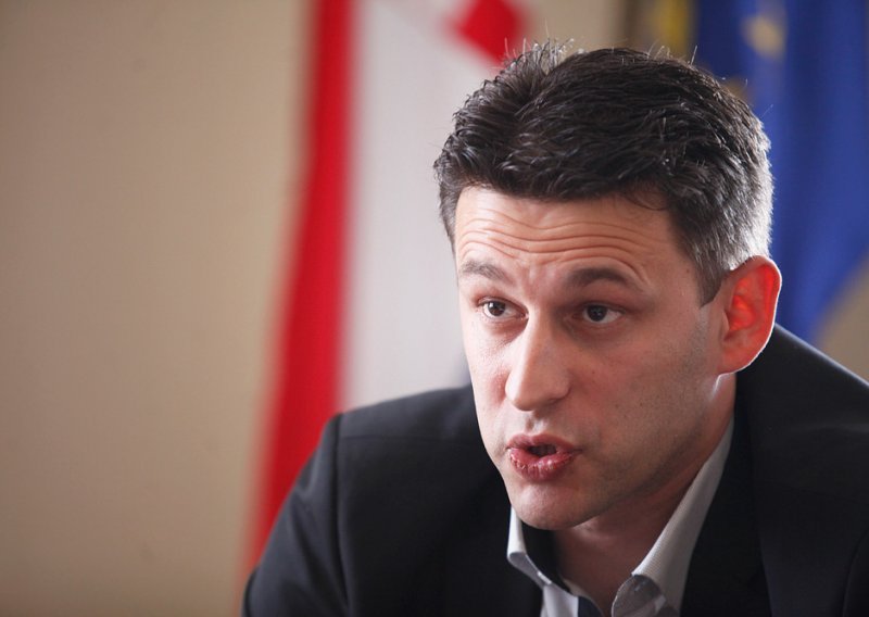 Petrov neće dati ostavku, traži glavu još jednog HDZ-ovog ministra