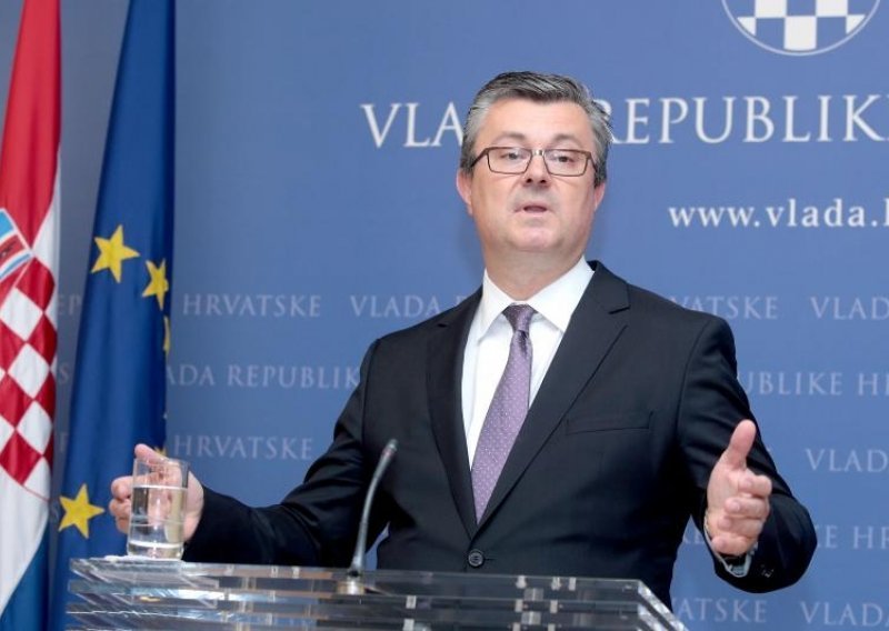 Orešković: Ne dajem ostavku, nek ju podnesu Karamarko i Petrov!