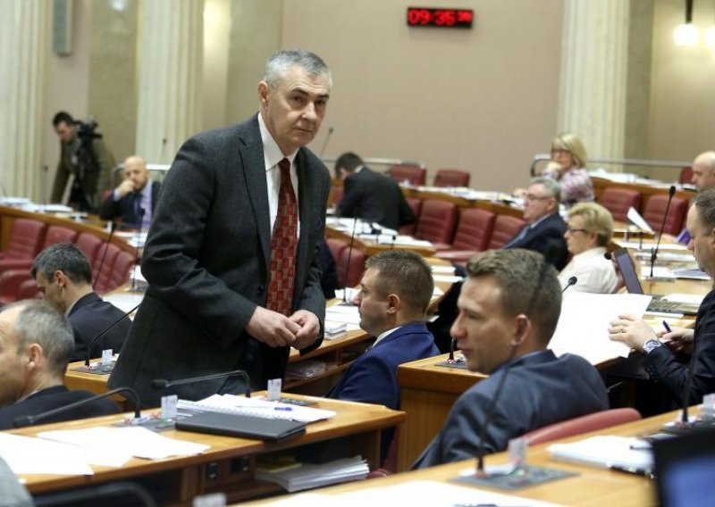 'Živimo u paradajz državi. U petak sam bio na putu, Šuker to zna'