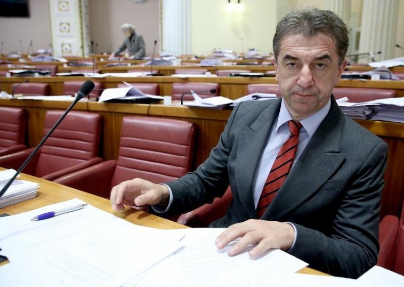 Milinović: Orešković je kriv za krizu, treba dati ostavku