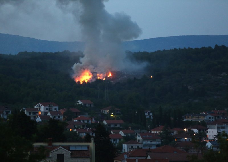 U Starom Gradu na Hvaru gori deponij