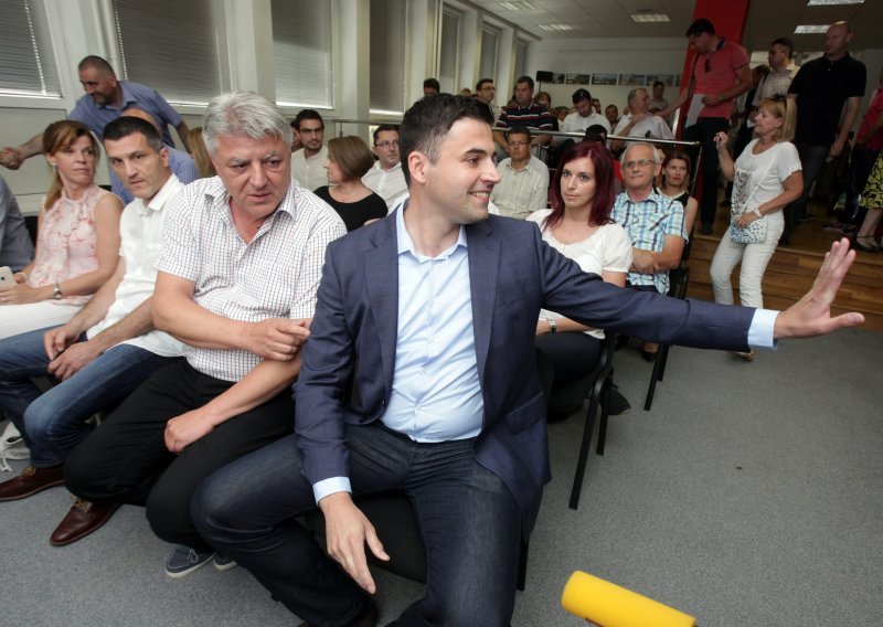 Sedam sati SDP-ovci vijećali iza zatvorenih vrata: Bilo je suza i raspuštanja