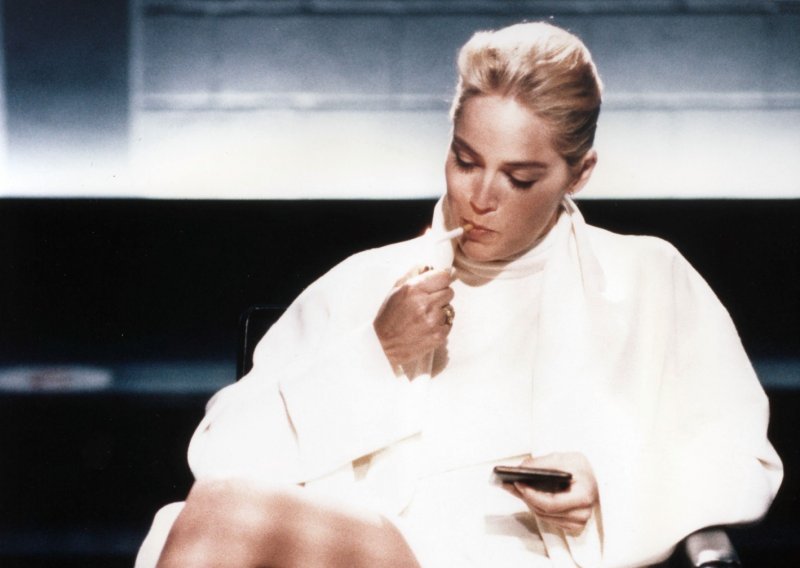 Zbog ove je snimke Sharon Stone dobila ulogu u filmu 'Sirove strasti'