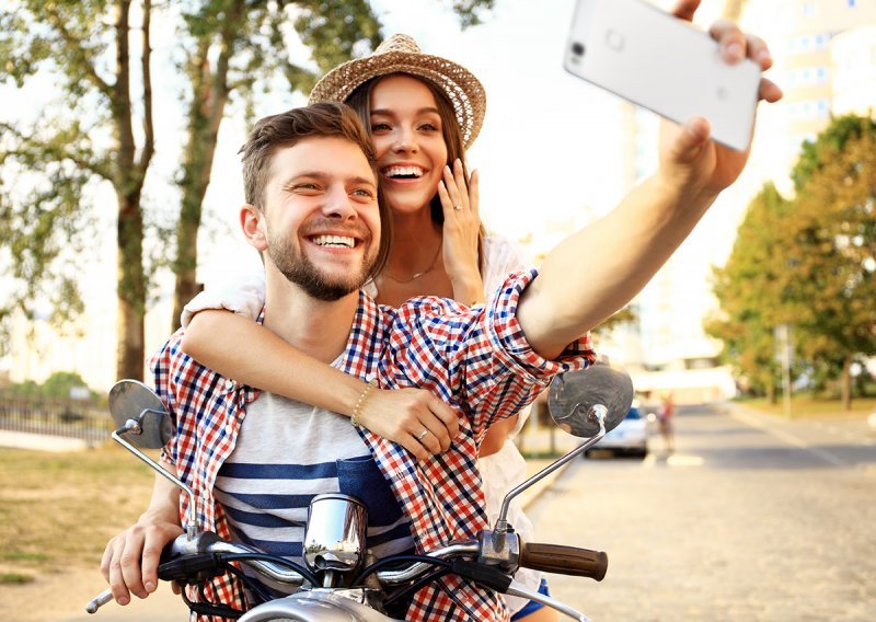 Istraživanje potvrdilo - muškarci su veći ljubitelji selfieja od žena!