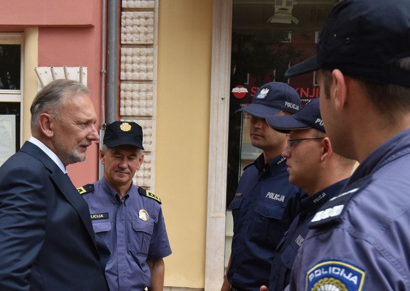 Turizam je najznačajnija gospodarska grana, a iza uspješnih sezona stoji policija