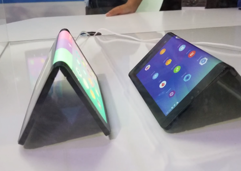 Što kažete na ovaj Lenovo tablet koji savijanjem postaje smartfon?