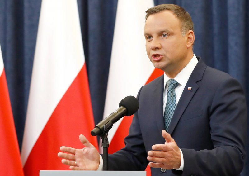 Iz poljske vlade 'odletjeli' ministri obrane i vanjskih poslova