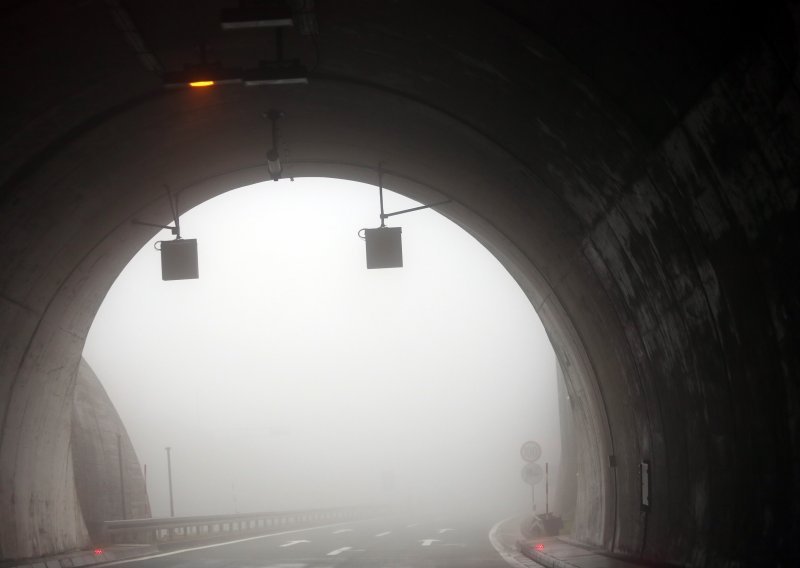 Magla otežava promet u Slavoniji Lici i središnjoj Hrvatskoj