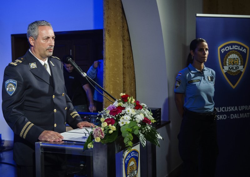 Policajci se boje pretražiti ljude jer će ih šef pitati: 'Znaš li čiji je on?'