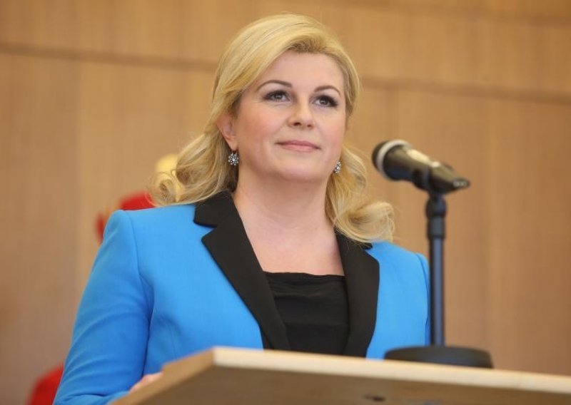 Predsjednica šuti o krizi, novinarima zabranjeno postavljati pitanja