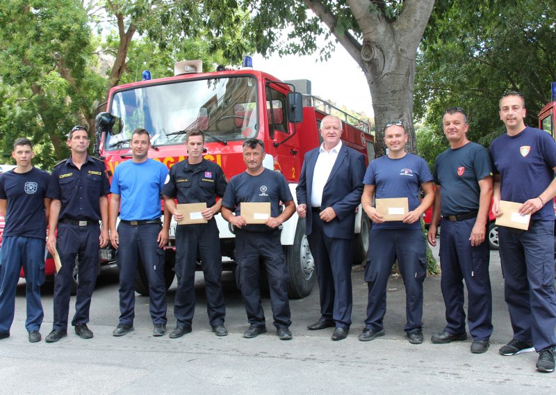 INA uručila donaciju vatrogascima Dalmacije