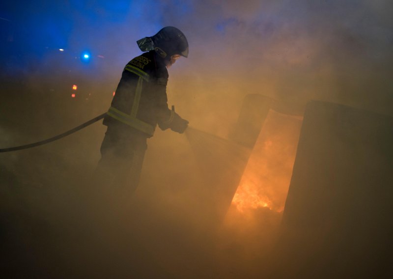 U Španjolskoj 22.000 ljudi evakuirano nakon požara na festivalu