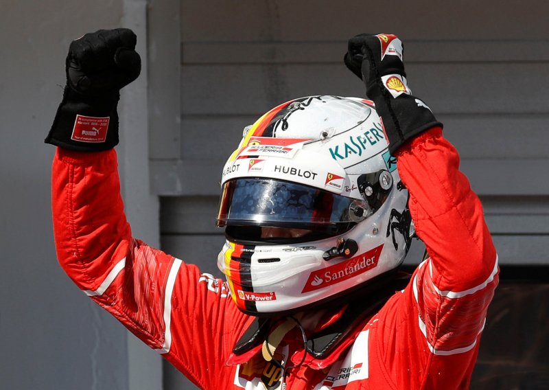 Vettelov trijumf u Hungaroringu; Hamilton ispustio postolje