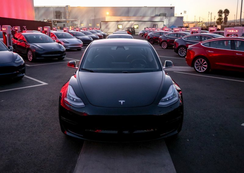 Tesla prelazi na 24-satno radno vrijeme kako bi proizvodili 6.000 Modela 3 tjedno