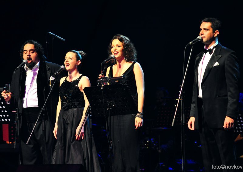 Koncert 'Komedijinih 65 - Pod zvijezdama sa zvijezdama'