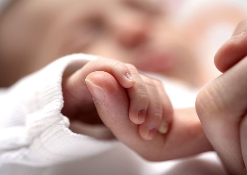 Rođenje djeteta uskoro ćete moći prijaviti bez dolaska u matični ured