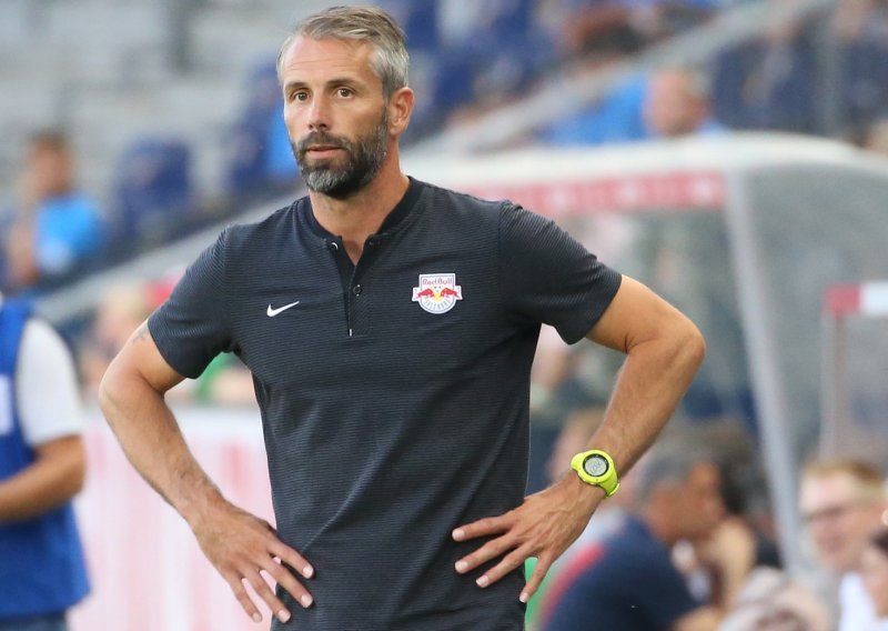 Ljutiti trener Salzburga krenuo u obračun sa sucima, spriječili ga zaštitari