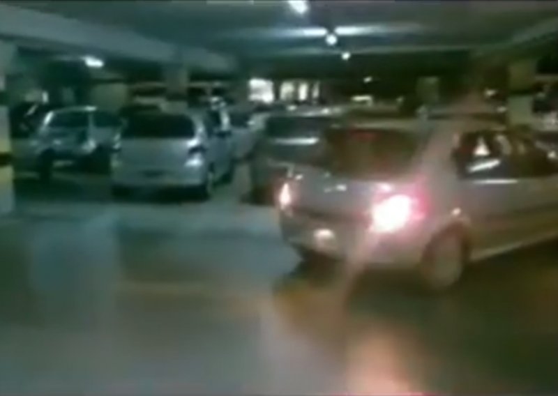 Imate problema s parkingom u rikverc? Probajte ovo genijalno rješenje